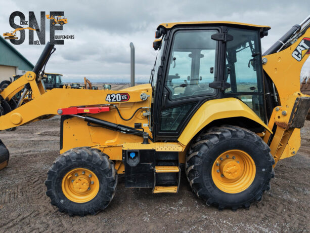 rétrocaveuse caterpillar