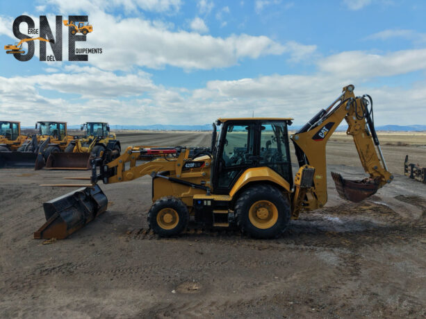 rétrocaveuse caterpillar