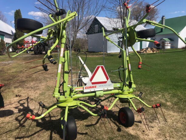 faneur à foin claas